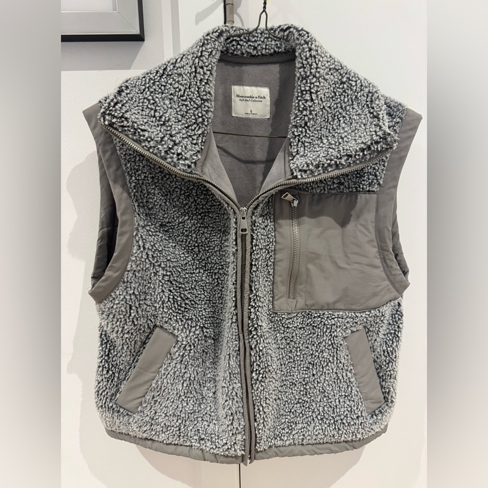 Abercrombie & Fitch Soft A&F Sherpa Fleece Vest Zip Front S